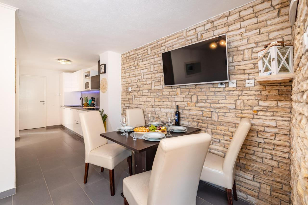 Maia Lena Apartment Jasenice  Bagian luar foto