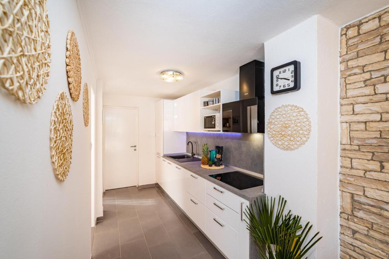 Maia Lena Apartment Jasenice  Bagian luar foto