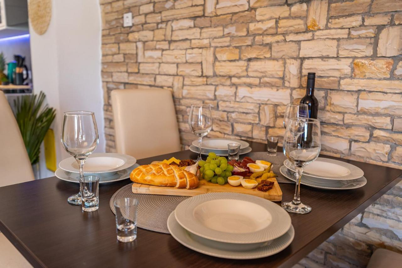 Maia Lena Apartment Jasenice  Bagian luar foto