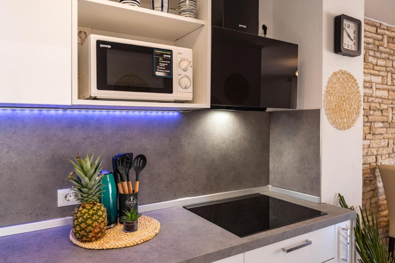 Maia Lena Apartment Jasenice  Bagian luar foto