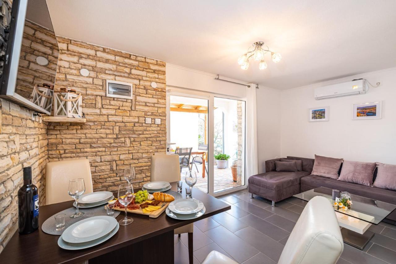Maia Lena Apartment Jasenice  Bagian luar foto