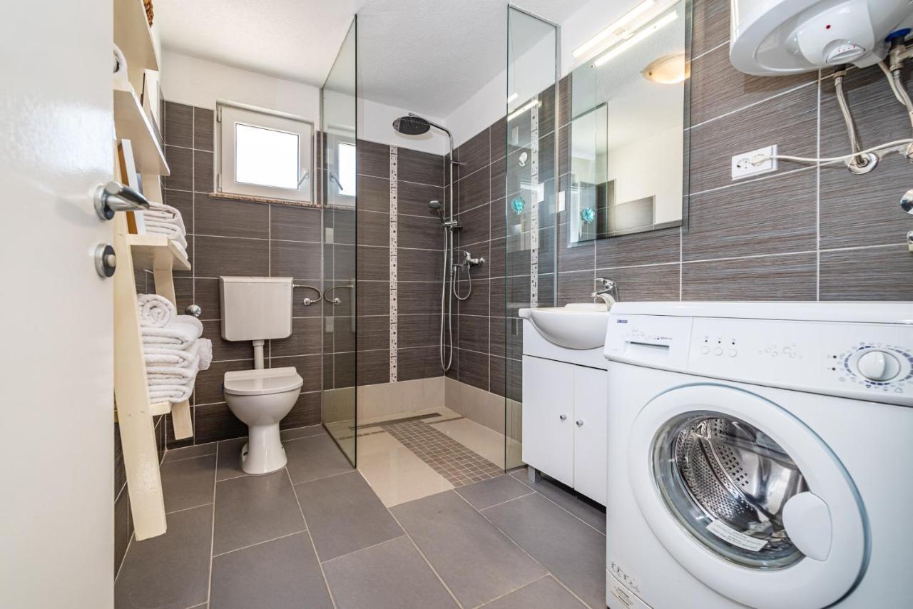 Maia Lena Apartment Jasenice  Bagian luar foto