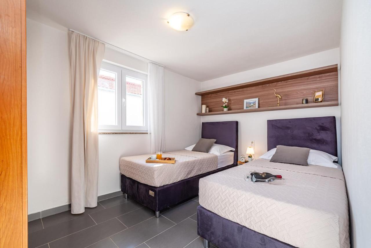 Maia Lena Apartment Jasenice  Bagian luar foto